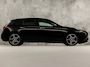 Mercedes-Benz A-klasse 180 AMG Line Automaat (FABRIEKSGARANTIE, APPLE CARPLAY, GROOT NAVI, SFEERVERLICHTING, CAMERA, KUIPSTOELEN, STOELVERWARMING, GETINT GLAS, NIEUWSTAAT)