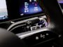 Mercedes-Benz A-klasse 180 AMG Line Automaat (FABRIEKSGARANTIE, APPLE CARPLAY, GROOT NAVI, SFEERVERLICHTING, CAMERA, KUIPSTOELEN, STOELVERWARMING, GETINT GLAS, NIEUWSTAAT)