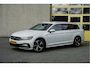 Volkswagen Passat Variant 1.5 TSI 150PK! Automaat R-Line Business BJ2021 Lmv 18" | Led V+A | Pdc | Sideskirts | Elek. trekhaak | App-Connect | Navi | Virtual cockpit | Sfeerverlichting | Climate control | Cruise control | Verwarmde voorstoelen | Zwarte hemel | Extra getint glas