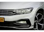 Volkswagen Passat Variant 1.5 TSI 150PK! Automaat R-Line Business BJ2021 Lmv 18" | Led V+A | Pdc | Sideskirts | Elek. trekhaak | App-Connect | Navi | Virtual cockpit | Sfeerverlichting | Climate control | Cruise control | Verwarmde voorstoelen | Zwarte hemel | Extra getint glas