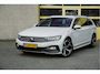 Volkswagen Passat Variant 1.5 TSI 150PK! Automaat R-Line Business BJ2021 Lmv 18" | Led V+A | Pdc | Sideskirts | Elek. trekhaak | App-Connect | Navi | Virtual cockpit | Sfeerverlichting | Climate control | Cruise control | Verwarmde voorstoelen | Zwarte hemel | Extra getint glas