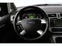 Ford C-Max Focus 1.8-16V Futura/ Trekhaak/ 16'' LMV/ Extra Getint Glas/ Voorruitverw./ Clima/ Cruise/ Elek. pakket/ Radio-CD AUX/ Armsteun/ Multi. LEDER. Stuur/ Mistl./ PDC.