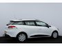Renault Clio Estate 1.5 dCi ECO Expression/ HISTORIE!/ D-Riem verv: 152.000 KM!/ Trekhaak/ Navi/ Airco/ Cruise/ Elek. pakket/ Isofix/ Bluetooth/ Multi. Stuur/ Dakrails/ LED Dagrijverl.