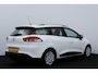 Renault Clio Estate 1.5 dCi ECO Expression/ HISTORIE!/ D-Riem verv: 152.000 KM!/ Trekhaak/ Navi/ Airco/ Cruise/ Elek. pakket/ Isofix/ Bluetooth/ Multi. Stuur/ Dakrails/ LED Dagrijverl.