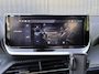 Peugeot e-2008 SUV EV GT 54kWh 156pk | Accu 97% | 406km WLTP Actieradius | Navigatie via draadloze Apple Carplay / Android Auto | Achteruitrijcamera | Leder/Alcantara | Stoel elektrisch+verwarmd+massage | Full Led koplampen | Parkeersensoren v+a | Keyless | Cruise Control | DAB+ radio | Donker getint glas | 17" lichtmetalen velgen |