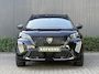 Peugeot e-2008 SUV EV GT 54kWh 156pk | Accu 97% | 406km WLTP Actieradius | Navigatie via draadloze Apple Carplay / Android Auto | Achteruitrijcamera | Leder/Alcantara | Stoel elektrisch+verwarmd+massage | Full Led koplampen | Parkeersensoren v+a | Keyless | Cruise Control | DAB+ radio | Donker getint glas | 17" lichtmetalen velgen |