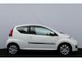 Peugeot 107 1.0-12V Millesim 200/ APK 10-2027!/ Airco/ C.V. Afstand/ Elek. Ramen/ Isofix/ Deelbare achterbank/ Radio-CD AUX/ Toerenteller/ Getint glas.