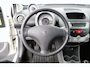 Peugeot 107 1.0-12V Millesim 200/ APK 10-2027!/ Airco/ C.V. Afstand/ Elek. Ramen/ Isofix/ Deelbare achterbank/ Radio-CD AUX/ Toerenteller/ Getint glas.