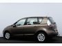 Renault Scenic 1.2 TCe Expression/ Dealer onderhouden!/ Trekhaak/ 16'' LMV/ Keyless/ Navi/ Clima/ Cruise/ Elek. pakket/ Isofix/ Bluetooth/ Armsteun/ Multi. LEDER. Stuur/ Mistl./ PDC/ LED Dagrijverl.