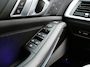 BMW X5 xDrive50e High Executive PHEV 490pk Dealer O.H. | Panodak Sky Lounge | M Sport | Luchtvering | Head Up | 360 Camera | Harman / Kardon | Nappa Lederen Comfortstoelen Memory & Verwarmd | Carbon Schwarz | Apple Carplay | Keyless | Blis | 22"L Plug In Hybrid |