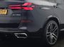 BMW X5 xDrive50e High Executive PHEV 490pk Dealer O.H. | Panodak Sky Lounge | M Sport | Luchtvering | Head Up | 360 Camera | Harman / Kardon | Nappa Lederen Comfortstoelen Memory & Verwarmd | Carbon Schwarz | Apple Carplay | Keyless | Blis | 22"L Plug In Hybrid |