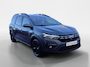 Dacia Jogger 140PK Hybrid Extreme 7p. Automaat | 7 Zitplaatsen | Camera | Parkeersensoren | Apple CarPlay/Android Auto | Digital Cockpit | Cruise Control | Lichtmetalen Velgen | Licht & Regen Sensor | Full LED |