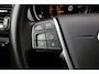 Volvo V40 T2 Nordic+ - Automaat - Parkeerverwarming - LED-koplampen - Navigatie - Verwarmbare voorstoelen - Verwarmbare voorruit - Trekhaak afneembaar