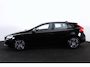 Volvo V40 T2 Nordic+ - Automaat - Parkeerverwarming - LED-koplampen - Navigatie - Verwarmbare voorstoelen - Verwarmbare voorruit - Trekhaak afneembaar