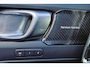 Volvo XC40 B4 R-Design - Intellisafe Assist/Surround - FULL-LED koplampen - Harman Kardon Audio - Verwarmbare voorstoelen - Verwarmbaar stuurwiel - Elektrisch bedienbare voorstoelen - Parkeersensoren v/a - Parkeercamera - Draadloos telefoonoplader - 19' LMV