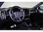 Volvo XC40 B4 R-Design - Intellisafe Assist/Surround - FULL-LED koplampen - Harman Kardon Audio - Verwarmbare voorstoelen - Verwarmbaar stuurwiel - Elektrisch bedienbare voorstoelen - Parkeersensoren v/a - Parkeercamera - Draadloos telefoonoplader - 19' LMV