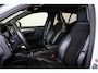 Volvo XC40 B4 R-Design - Intellisafe Assist/Surround - FULL-LED koplampen - Harman Kardon Audio - Verwarmbare voorstoelen - Verwarmbaar stuurwiel - Elektrisch bedienbare voorstoelen - Parkeersensoren v/a - Parkeercamera - Draadloos telefoonoplader - 19' LMV