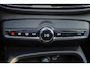 Volvo XC40 B3 Plus Dark - IntelliSafe Assist & Surround - 360º Camera - Harman/Kardon audio - Verwarmde voorstoelen & stuur - Parkeersensoren voor & achter - Elektr. bedienb. voorstoelen met geheugen links - Draadloze tel. lader - Standkachel - Extra getint glas - 18' LMV
