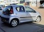 Peugeot 107 1.0 Active/ AUTOMAAT/ nap/ 2e EIG/ dealeronderhouden/ 1jaar apk/ airco/ EL-ramen/ zeer nette auto.