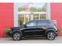 Fiat Grande Panda LA PRIMA 11 kW 44 kWh | WINTER PACK: (VERWARMBARE VOORSTOELEN, VERWARMBAAR STUURWIEL, VERWARMBARE VOORRUIT) | 17" LICHTMETALEN VELGEN "GLOSSY BLACK" | ELEKTRISCH INKLAPBARE BUITENSPIEGELS | MIDDENARMSTEUN VOOR | NAVIGATIE | DRAADLOZE TELEFOONLADER | ACHTERUITRIJ CAMERA MET DYNAMISCHE HULPLIJNEN | REGENSENSOR | CLIMATE CONTROL | DAB+ RADIO | DRAADLOZE APPLE CARPLAY/ANDROID AUTO | GETINTE ACHTERRUITEN | PARKEERSENSOREN VOOR EN ACHTER | CINEMA BLACK |