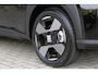 Fiat Grande Panda LA PRIMA 11 kW 44 kWh | WINTER PACK: (VERWARMBARE VOORSTOELEN, VERWARMBAAR STUURWIEL, VERWARMBARE VOORRUIT) | 17" LICHTMETALEN VELGEN "GLOSSY BLACK" | ELEKTRISCH INKLAPBARE BUITENSPIEGELS | MIDDENARMSTEUN VOOR | NAVIGATIE | DRAADLOZE TELEFOONLADER | ACHTERUITRIJ CAMERA MET DYNAMISCHE HULPLIJNEN | REGENSENSOR | CLIMATE CONTROL | DAB+ RADIO | DRAADLOZE APPLE CARPLAY/ANDROID AUTO | GETINTE ACHTERRUITEN | PARKEERSENSOREN VOOR EN ACHTER | CINEMA BLACK |