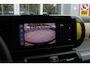 Fiat Grande Panda LA PRIMA 11 kW 44 kWh | WINTER PACK: (VERWARMBARE VOORSTOELEN, VERWARMBAAR STUURWIEL, VERWARMBARE VOORRUIT) | 17" LICHTMETALEN VELGEN "GLOSSY BLACK" | ELEKTRISCH INKLAPBARE BUITENSPIEGELS | MIDDENARMSTEUN VOOR | NAVIGATIE | DRAADLOZE TELEFOONLADER | ACHTERUITRIJ CAMERA MET DYNAMISCHE HULPLIJNEN | REGENSENSOR | CLIMATE CONTROL | DAB+ RADIO | DRAADLOZE APPLE CARPLAY/ANDROID AUTO | GETINTE ACHTERRUITEN | PARKEERSENSOREN VOOR EN ACHTER | CINEMA BLACK |