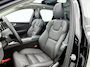 Volvo XC60 2.0 T6 Plug-in hybrid AWD Plus Dark | SOH 100% | Trekhaak | Panoramadak | Lederen bekleding |