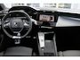 Peugeot 408 1.2 Hybrid 145PK AUTOMAAT GT *NIEUWE AUTO!* | ELEKTRISCH VERSTELBARE STOELEN MET MASSAGEFUNCTIE EN VERWARMING | BEKLEDING ALCANTARA/KUNSTLEDER | 360 VISION & DRIVE ASSIST PLUS PACK | HANDSFREE KOFFERKLEPBEDIENING | NAVIGATIE | LED MATRIX KOPLAMPEN | 19" LICHTMETALEN VELGEN "GRAPHITE" | VERWARMBAAR STUURWIEL | ADAPTIVE CRUISE CONTROL | DODEHOEK DETECTIE | DRAADLOOS APPLE CARPLAY/ANDROID AUTO | DONKERE HEMELBEKLEDING |