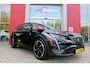 Peugeot 408 1.2 Hybrid 145PK AUTOMAAT GT *NIEUWE AUTO!* | ELEKTRISCH VERSTELBARE STOELEN MET MASSAGEFUNCTIE EN VERWARMING | BEKLEDING ALCANTARA/KUNSTLEDER | 360 VISION & DRIVE ASSIST PLUS PACK | HANDSFREE KOFFERKLEPBEDIENING | NAVIGATIE | LED MATRIX KOPLAMPEN | 19" LICHTMETALEN VELGEN "GRAPHITE" | VERWARMBAAR STUURWIEL | ADAPTIVE CRUISE CONTROL | DODEHOEK DETECTIE | DRAADLOOS APPLE CARPLAY/ANDROID AUTO | DONKERE HEMELBEKLEDING |