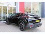Peugeot 408 1.2 Hybrid 145PK AUTOMAAT GT *NIEUWE AUTO!* | ELEKTRISCH VERSTELBARE STOELEN MET MASSAGEFUNCTIE EN VERWARMING | BEKLEDING ALCANTARA/KUNSTLEDER | 360 VISION & DRIVE ASSIST PLUS PACK | HANDSFREE KOFFERKLEPBEDIENING | NAVIGATIE | LED MATRIX KOPLAMPEN | 19" LICHTMETALEN VELGEN "GRAPHITE" | VERWARMBAAR STUURWIEL | ADAPTIVE CRUISE CONTROL | DODEHOEK DETECTIE | DRAADLOOS APPLE CARPLAY/ANDROID AUTO | DONKERE HEMELBEKLEDING |