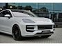 Porsche Cayenne Coupé 3.0 E-Hybrid SportDesign Krijt SoftClose Achterasbesturing Pano Head-up Innodrive PDCC 18-weg