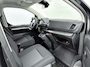 Peugeot e-Traveller Long 75 kWh 136pk 8-persoons | Lage kilometerstand! | Navigatie | Achteruitrijcamera | Adaptieve Cruise Control | Climate Control | Parkeersensoren v+a | Stuurverwarming | Apple Carplay / Android Auto | Bluetooth | Dodehoeksensor | Led koplampen | Elektrisch inklapbare spiegels | Volledig digitaal instrumentenpaneel | Donker getint glas | 2x Schuifdeur |