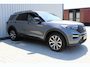 Ford Explorer 3.0 V6 EcoBoost PHEV ST-Line | Incl. 12 maanden garantie | 7-persoons | Trekhaak | Stoel/stuur verwarming | Stoelventilatie | Adaptieve cruise control | Climate control | Apple carplay/Android auto | Memory seat | Schuif/kantel dak |
