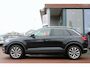Volkswagen T-Roc 1.5 TSI Aut. *Business* | Trekhaak | Camera | Adaptive Cruise Control | Carplay | Climate Control | Stoelverwarming | Navigatie |