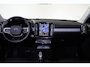 Volvo XC40 B3 Plus Dark - IntelliSafe Assist & Surround - 360º Camera - Harman/Kardon audio - Verwarmde voorstoelen & stuur - Parkeersensoren voor & achter - Elektr. bedienb. voorstoelen met geheugen links - Draadloze tel. lader - Standkachel - Extra getint glas - 18' LMV