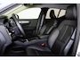 Volvo XC40 B3 Plus Dark - IntelliSafe Assist & Surround - 360º Camera - Harman/Kardon audio - Verwarmde voorstoelen & stuur - Parkeersensoren voor & achter - Elektr. bedienb. voorstoelen met geheugen links - Draadloze tel. lader - Standkachel - Extra getint glas - 18' LMV