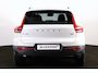 Volvo XC40 B3 Plus Dark - IntelliSafe Assist & Surround - 360º Camera - Harman/Kardon audio - Verwarmde voorstoelen & stuur - Parkeersensoren voor & achter - Elektr. bedienb. voorstoelen met geheugen links - Draadloze tel. lader - Standkachel - Extra getint glas - 18' LMV