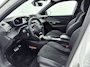 Peugeot e-2008 SUV EV GT Pack 50 kWh 136pk | Accu 96% | Navigatie | Achteruitrijcamera | Full Led koplampen | Sportstoelen Leder/Alcantara | 3D Cockpit | Keyless | Parkeersensoren v+a | Adaptieve Cruise Control | Dodehoeksensor | Apple Carplay / Android Auto | DAB+ radio | Sfeerverlichting | Donker getint glas | 18" lichtmetalen velgen |