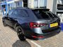 Skoda Superb Combi 1.4 TSI iV Sportline Business / AUTOMAAT/ TREKHAAK/ CAMERA/ PARK. SENSOREN/ DCC/ CRYSTAL LED/ MEMORY SEATS/ KEYLESS/ STOEL-STUURVERWARM./ ELEK. ACHTERKLEP/ VIRTUAL COCKPIT/ ADAPT. CRUISE/ SMARTLINK/ NAVI/ CLIMA/ DAB/ 18"