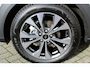 Ford Puma 1.0-125pk EcoBoost Mild-Hybrid Titanium. Z.g.a.n., slechts 3.000km ! Fabrieksgarantie t/m 19-02-2030 ! Autm. airco, navigatie, bluetooth telefoonvoor., all season banden, stoel-, stuur- en voorraamverw., rij assistent pakket, metallic lak, etc.