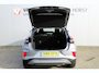 Ford Puma 1.0-125pk EcoBoost Mild-Hybrid Titanium. Z.g.a.n., slechts 3.000km ! Fabrieksgarantie t/m 19-02-2030 ! Autm. airco, navigatie, bluetooth telefoonvoor., all season banden, stoel-, stuur- en voorraamverw., rij assistent pakket, metallic lak, etc.
