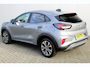 Ford Puma 1.0-125pk EcoBoost Mild-Hybrid Titanium. Z.g.a.n., slechts 3.000km ! Fabrieksgarantie t/m 19-02-2030 ! Autm. airco, navigatie, bluetooth telefoonvoor., all season banden, stoel-, stuur- en voorraamverw., rij assistent pakket, metallic lak, etc.