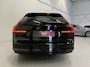 Volvo V90 T8 AWD Ultimate Dark Long Range 455PK PANO/B&W/TREKHAAK/NAPPA-LEER/VENTILATIE+MASSAGE/GOOGLE/HEAD-UP/360CAMERA/19"/CRYSTAL-POOK/ACC/PILOT-ASSIST/EL.A.KLEP/BLACK-OPTIC/NET GROTE OH BEURT GEHAD BIJ VOLVO DEALER