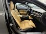 Volvo V90 T8 AWD Ultimate Dark Long Range 455PK PANO/B&W/TREKHAAK/NAPPA-LEER/VENTILATIE+MASSAGE/GOOGLE/HEAD-UP/360CAMERA/19"/CRYSTAL-POOK/ACC/PILOT-ASSIST/EL.A.KLEP/BLACK-OPTIC/NET GROTE OH BEURT GEHAD BIJ VOLVO DEALER