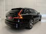 Volvo V90 T8 AWD Ultimate Dark Long Range 455PK PANO/B&W/TREKHAAK/NAPPA-LEER/VENTILATIE+MASSAGE/GOOGLE/HEAD-UP/360CAMERA/19"/CRYSTAL-POOK/ACC/PILOT-ASSIST/EL.A.KLEP/BLACK-OPTIC/NET GROTE OH BEURT GEHAD BIJ VOLVO DEALER