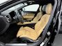 Volvo V90 T8 AWD Ultimate Dark Long Range 455PK PANO/B&W/TREKHAAK/NAPPA-LEER/VENTILATIE+MASSAGE/GOOGLE/HEAD-UP/360CAMERA/19"/CRYSTAL-POOK/ACC/PILOT-ASSIST/EL.A.KLEP/BLACK-OPTIC/NET GROTE OH BEURT GEHAD BIJ VOLVO DEALER