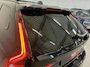 Volvo V90 T8 AWD Ultimate Dark Long Range 455PK PANO/B&W/TREKHAAK/NAPPA-LEER/VENTILATIE+MASSAGE/GOOGLE/HEAD-UP/360CAMERA/19"/CRYSTAL-POOK/ACC/PILOT-ASSIST/EL.A.KLEP/BLACK-OPTIC/NET GROTE OH BEURT GEHAD BIJ VOLVO DEALER