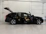 Volvo V90 T8 AWD Ultimate Dark Long Range 455PK PANO/B&W/TREKHAAK/NAPPA-LEER/VENTILATIE+MASSAGE/GOOGLE/HEAD-UP/360CAMERA/19"/CRYSTAL-POOK/ACC/PILOT-ASSIST/EL.A.KLEP/BLACK-OPTIC/NET GROTE OH BEURT GEHAD BIJ VOLVO DEALER