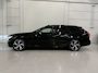 Volvo V90 T8 AWD Ultimate Dark Long Range 455PK PANO/B&W/TREKHAAK/NAPPA-LEER/VENTILATIE+MASSAGE/GOOGLE/HEAD-UP/360CAMERA/19"/CRYSTAL-POOK/ACC/PILOT-ASSIST/EL.A.KLEP/BLACK-OPTIC/NET GROTE OH BEURT GEHAD BIJ VOLVO DEALER