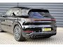 Porsche Cayenne 3.0 E-Hybrid SportDesign | Panorama | 22'' Wielen | Trekhaak | Sfeerverlichting | Luchtvering | Orig. NL |